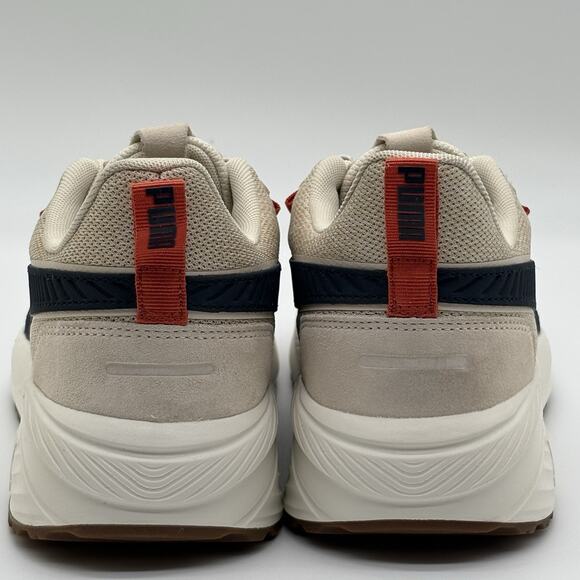 Athletic_Shoes